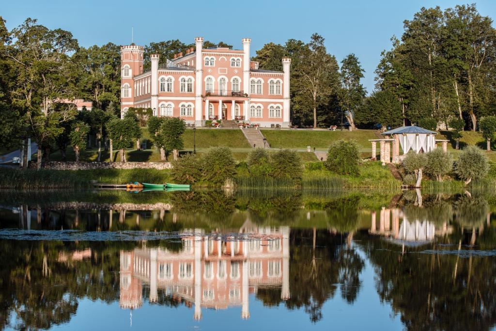 Hotel Birinu Pils Bīriņi Exteriér fotografie