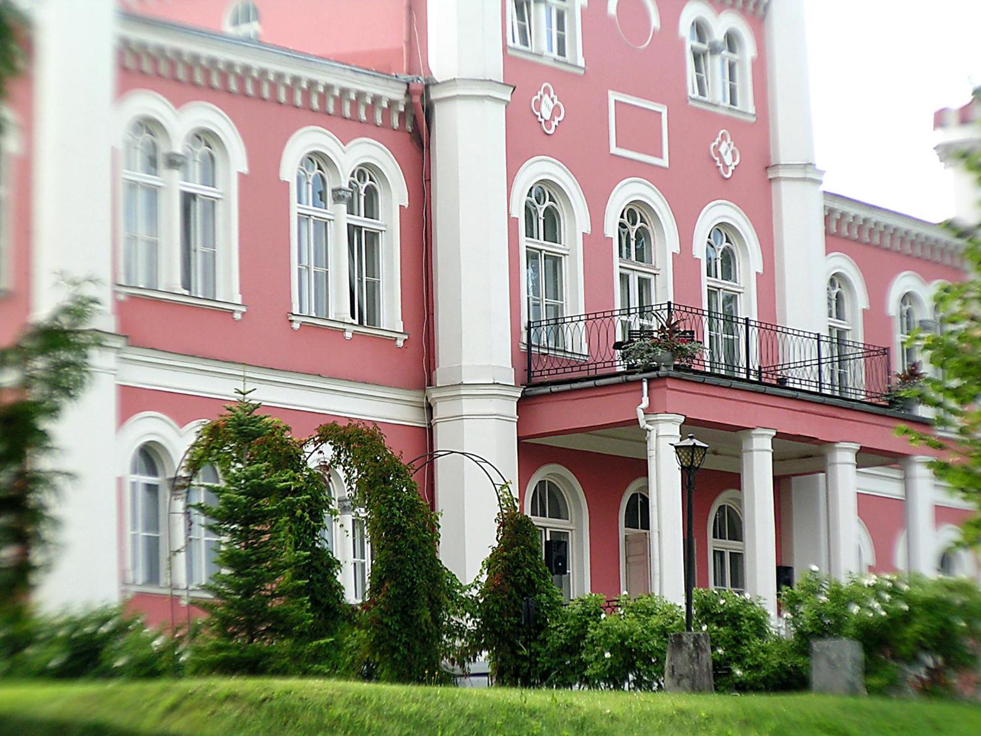Hotel Birinu Pils Bīriņi Exteriér fotografie