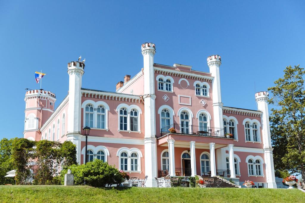 Hotel Birinu Pils Bīriņi Exteriér fotografie